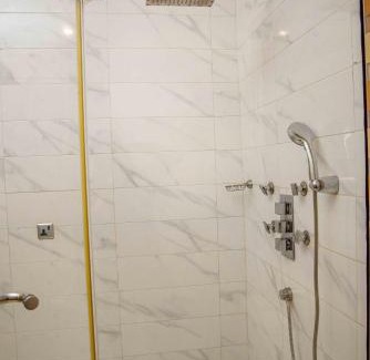 Independence Layout Apartamento | Enugu-LuxVilla 4 BEDROOM LUXURY DUPLEX