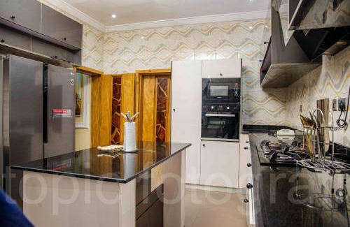 Independence Layout Apartamento | Enugu-LuxVilla 4 BEDROOM LUXURY DUPLEX