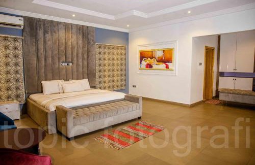 Independence Layout Apartamento | Enugu-LuxVilla 4 BEDROOM LUXURY DUPLEX