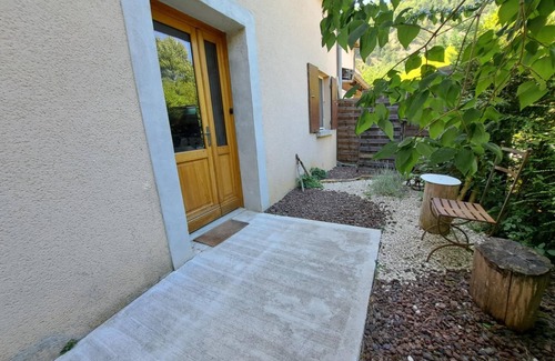 Pontaix Casa | Envie de nature-Family home on garden level.