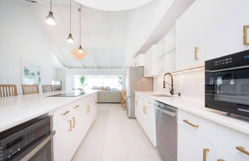 North Side Casa | Envision: Renovated Beach Villa w/ Private Pool, Jacuzzi, & Backyard Snorkeling