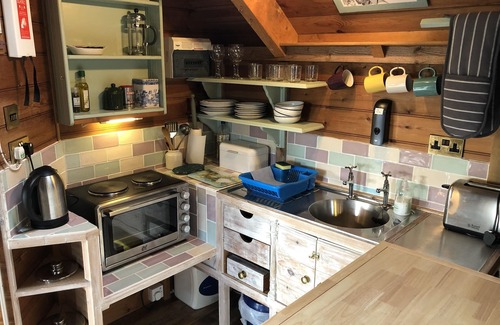 Porkellis Cabina | Enys barco - let vacaciones única y peculiar en el corazón de Cornwall rural