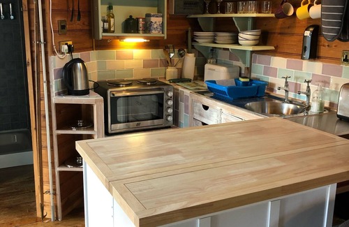 Porkellis Cabina | Enys barco - let vacaciones única y peculiar en el corazón de Cornwall rural