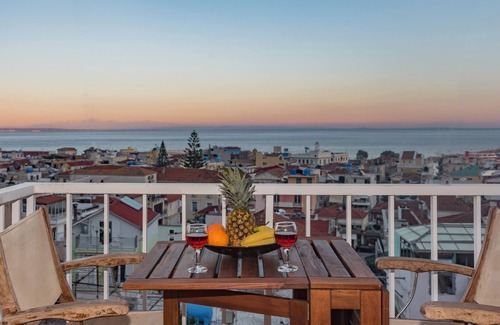 Zakynthos Town Apartamento | 'eolia Apartment' - Sea & City View Central Apt
