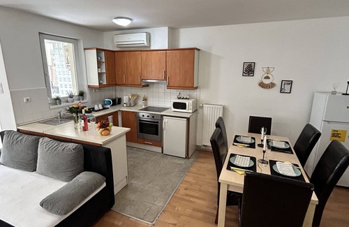 Erzsebetvaros Apartamento | EPD Akacfa Flat - Free Private Parking
