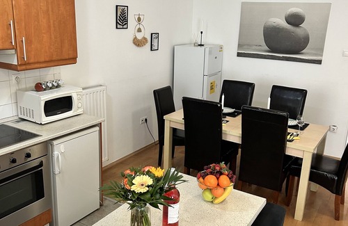 Erzsebetvaros Apartamento | EPD Akacfa Flat - Free Private Parking