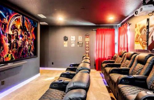 West Kissimmee Villa | Epic 8Br 8Ba 4k sq ft Villa with Movie Theater Private Pool Spa Sauna Hot Tub Firepit Gaming Room and Arcade - 10mins from Disney Orlando FL