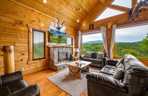 Gatlinburg - Pigeon Forge Casa | Epic Mountain Views, Hot Tub, Game Room, Sleeps 10