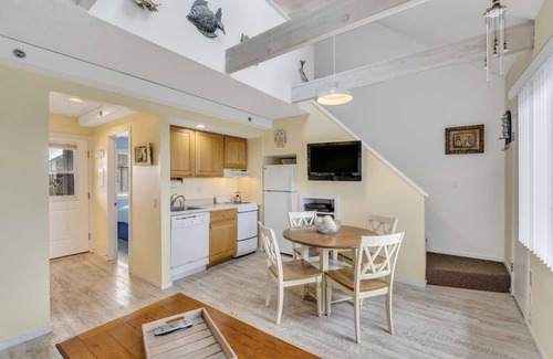 Napeague Apartamento | Epic Nearshore 1BRw/Loft+ Heated Pool&Tennis Club