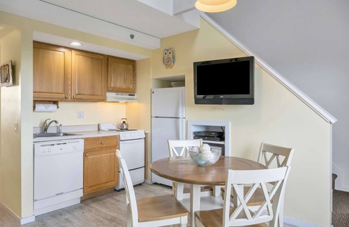Napeague Apartamento | Epic Nearshore 1BRw/Loft+ Heated Pool&Tennis Club