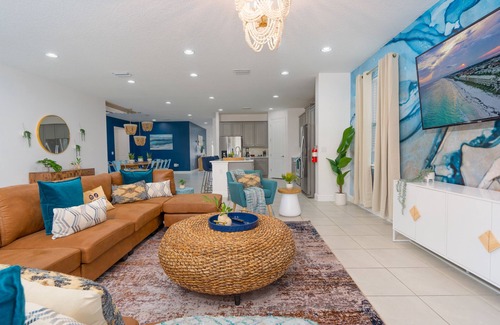 West Kissimmee Casa | FREE Private Heated Pool, Movie Theater, Dogs OK!