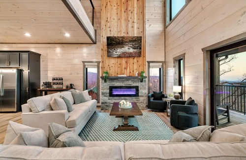 Gatlinburg Cabina | Epic View of Anakeesta! Sleeps 18! Sauna! Theatre!