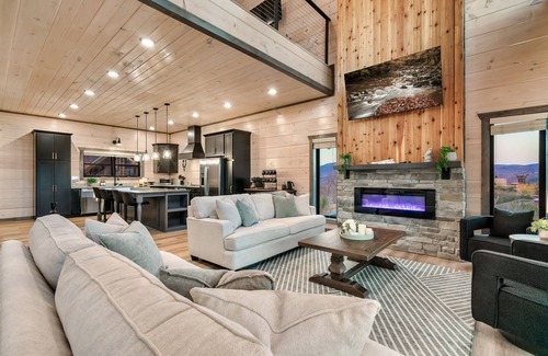 Gatlinburg Cabina | Epic View of Anakeesta! Sleeps 18! Sauna! Theatre!