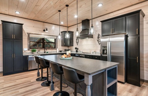 Gatlinburg Cabina | Epic View of Anakeesta! Sleeps 18! Sauna! Theatre!