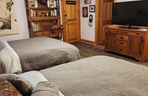 Winamac Hotel | EQUESTRIAN ROOM Individual Rental