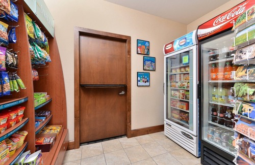 Northeast Heights Condominio | Equipped King Suite | Free Daily Breakfast, Pool