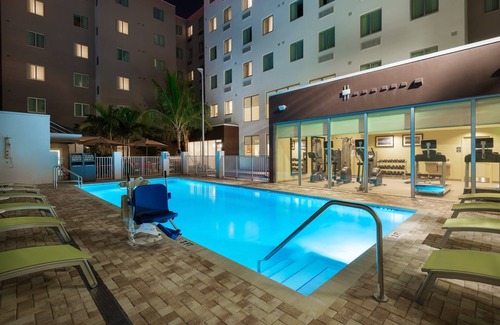 Seybold Apartamento | Suite equipada con transporte gratuito al aeropuerto a MIA | Desayuno gratis + acceso a la piscina