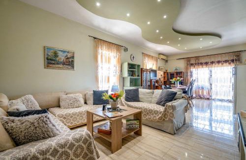 Eretria Apartamento | Eretria Seaview Retreat with Balcony & Style