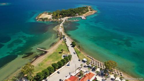 Eretria Apartamento | Eretria Seaview Retreat with Balcony & Style