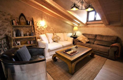 Montejo de la Vega de la Serrezuela Casa | Wabisabi Townhouse