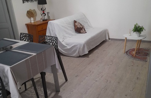 Centre Historique Apartamento | Escale Voltaire, T2 of 32 m2, quiet, CV