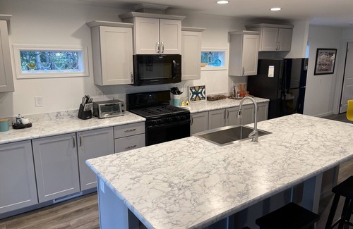 Gladstone Casa | Escanaba River Modern Retreat 10 Min to Town
