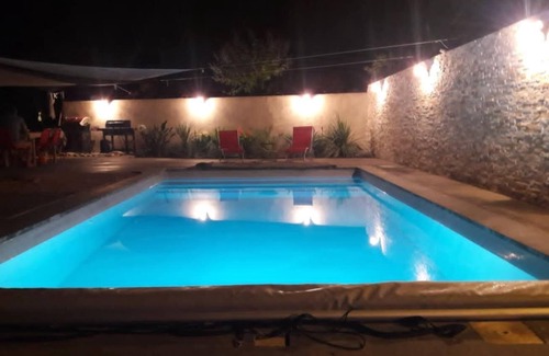 La Roque-d'Antheron Casa | Escapade Provençale Villa with Pool, Garden and Comfort for 8.