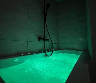 Laval Apartamento | ESCAPADE Sereine - Studio Balnéo à Laval