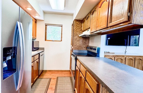 Beaver Cabina | Escape into Nature - Cozy Beaver Cabin by Eagle Point Ski Resort & Puffer Lake