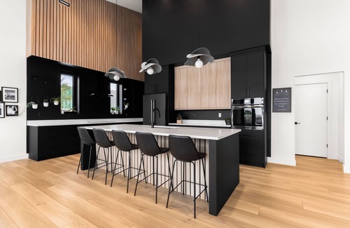 White City Casa | Escape into the ultimate relaxation in this stunning home.