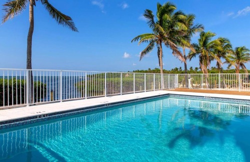 Islamorada Apartamento | Escape The Hustle and Bustle! 2 Classy Units, Free Parking, Onsite Pool