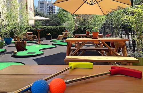 Goose Hollow Hotel | Escape The Hustle and Bustle! Near Oregon Museum of Science and Industry!