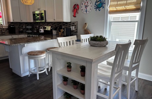 Arundel Cabaña | Escape to a dream cottage morning walks, heated pools, & the best of So Maine