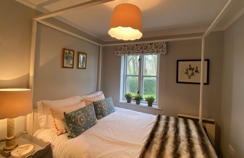 East Dereham Cabaña | Escape to a Luxury Cottage, hidden away on a small Private Estate.