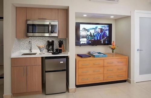 Oranjestad-West Hotel | Escape To Aruba 2 King Bedroom Suites Near Eagle Beach Free Parking Pets Allowed