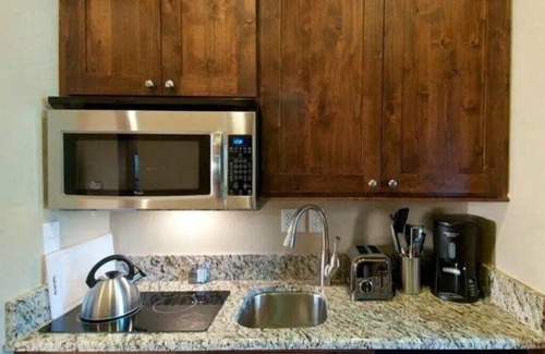 Breckenridge Complejo | Escape to Breckenridge with this cozy, beautiful suite with 5-star amenities