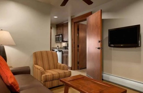 Breckenridge Complejo | Escape to Breckenridge with this cozy, beautiful suite with 5-star amenities