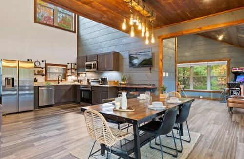 Gatlinburg - Pigeon Forge Cabina | Escape to Elegance by Ghosal Luxury Lodging