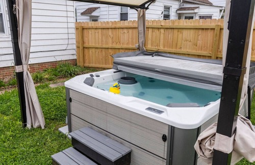 Euclid Casa | Escape to Fun: Hot Tub & Game Arcade Retreat