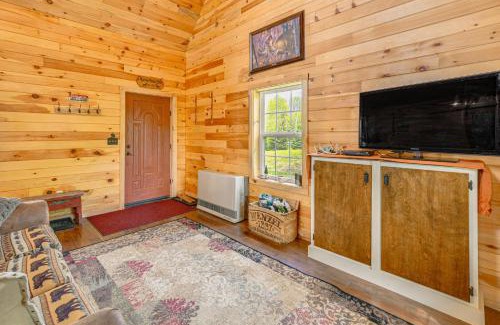 German Casa | Escape to Nature Secluded McDonough Cabin!