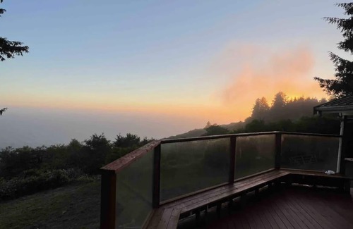 Klamath Casa | Escape to our spacious 4 bed 2-bath house with stunning ocean and river views