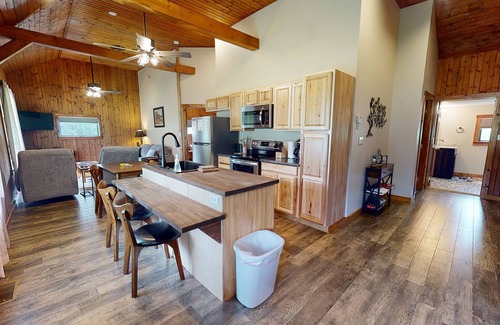 Gaines Complejo | Escape to Pine Creek and PA Grand Canyon stay at Aspen Cabin