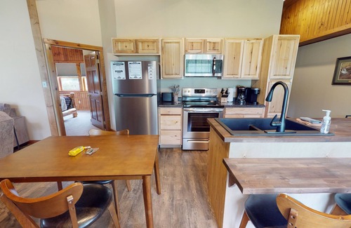 Gaines Complejo | Escape to Pine Creek and PA Grand Canyon stay at Aspen Cabin