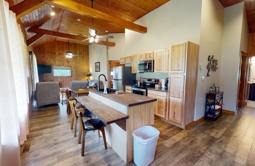 Gaines Complejo | Escape to Pine Creek and PA Grand Canyon stay at Aspen Cabin