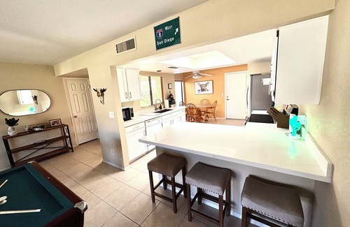 Westbrook Village Condominio | Escape to Sunny Phoenix!