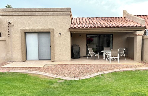 Westbrook Village Condominio | Escape to Sunny Phoenix!