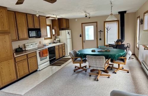 Dubois Cabina | Escape to the Choosey Moose Cabin in the mountains of Dubois, WY