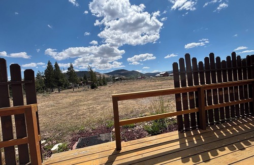 Dubois Cabina | Escape to the Choosey Moose Cabin in the mountains of Dubois, WY