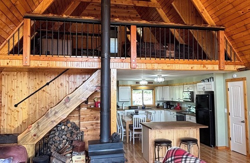 Cimarron Cabina | Escape to the heart of the Colorado mountains at this peaceful cabin retreat.