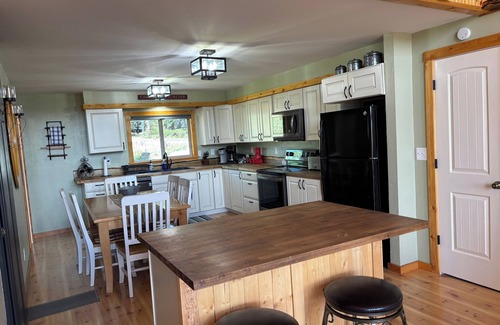 Cimarron Cabina | Escape to the heart of the Colorado mountains at this peaceful cabin retreat.